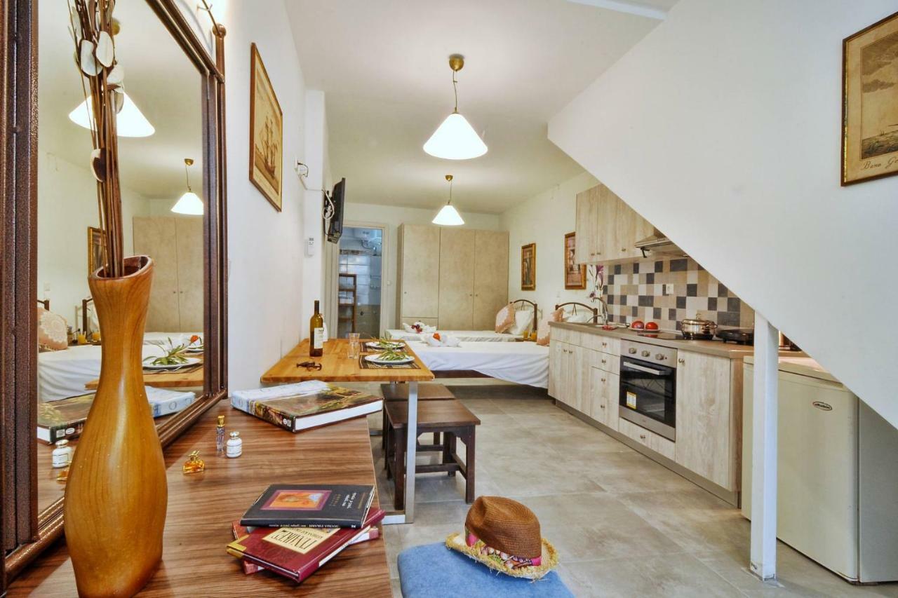 Costas Apartment Mantouki